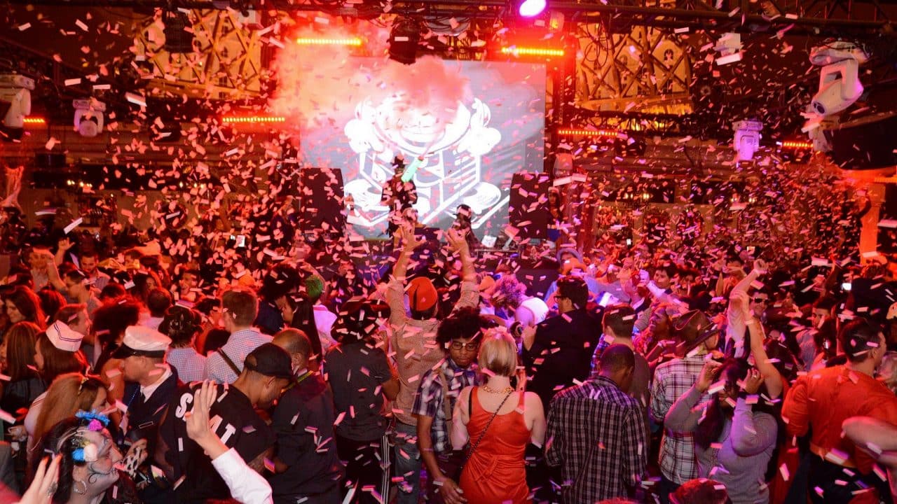 Las Vegas chateau nightclub and rooftop dj nightlife party