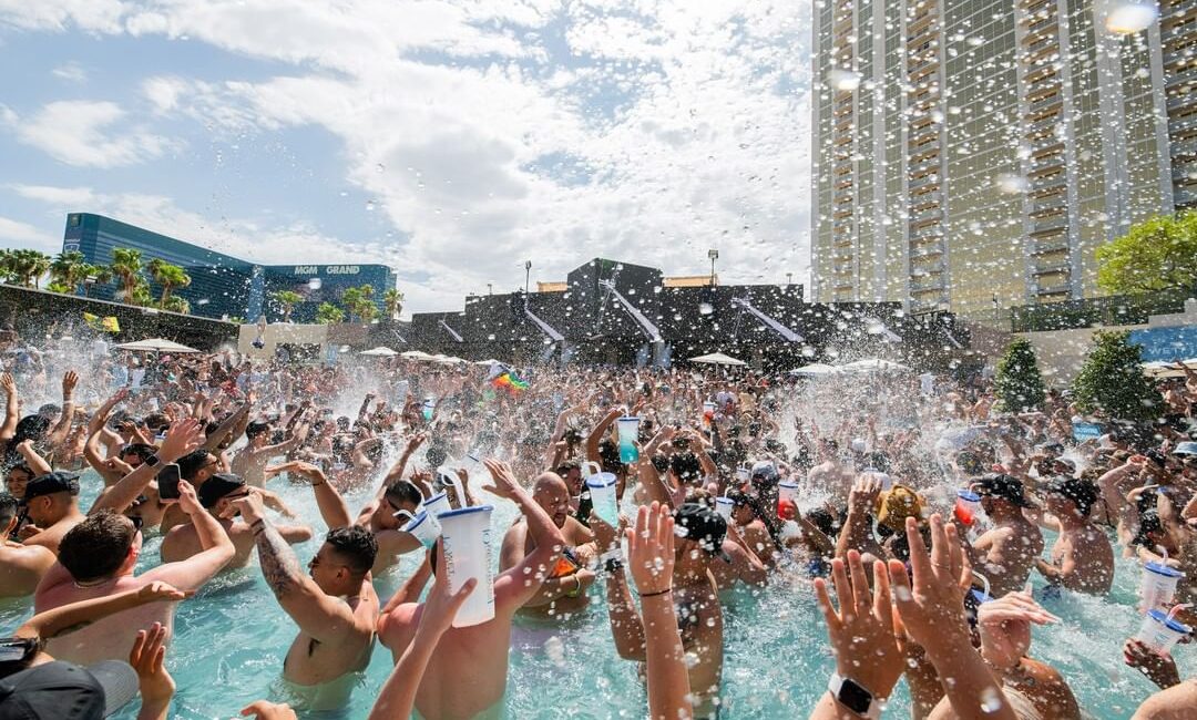 las vegas pool party at wet republic ultra pool