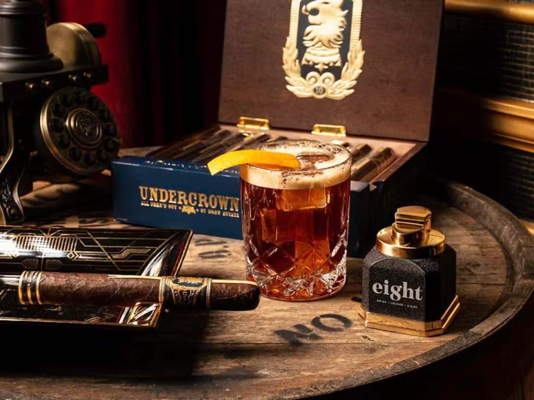eight cigar lounge drinks and cigars